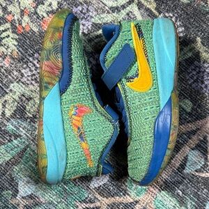 Nike LeBron 20 Kaleidoscope Colorful Kids Sneakers size 13.5